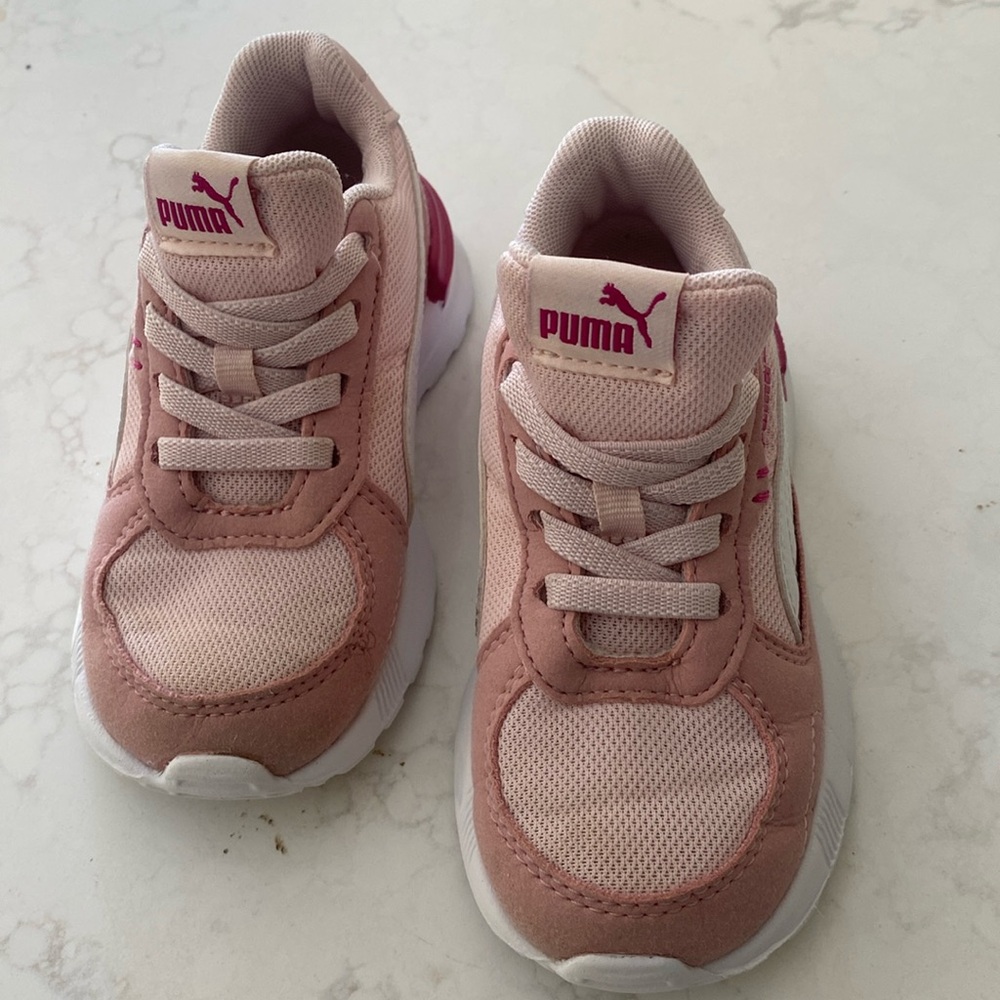 girls(toddler)  puma pink sneakers